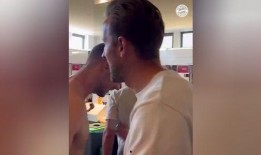 爆料凯恩更衣室视频在线观看,凯恩更衣室视频在线观看，一窥足球巨星幕后瞬间